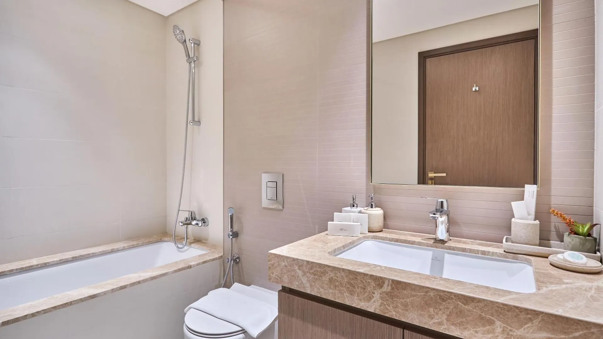 Luxury 2Br Apartment In Grand Bleu Tower At Emaar Beachfront - High Floor With Marina And City View, Private Beach Access By Stayfinity Dubai 0*,  United Arab Emirates