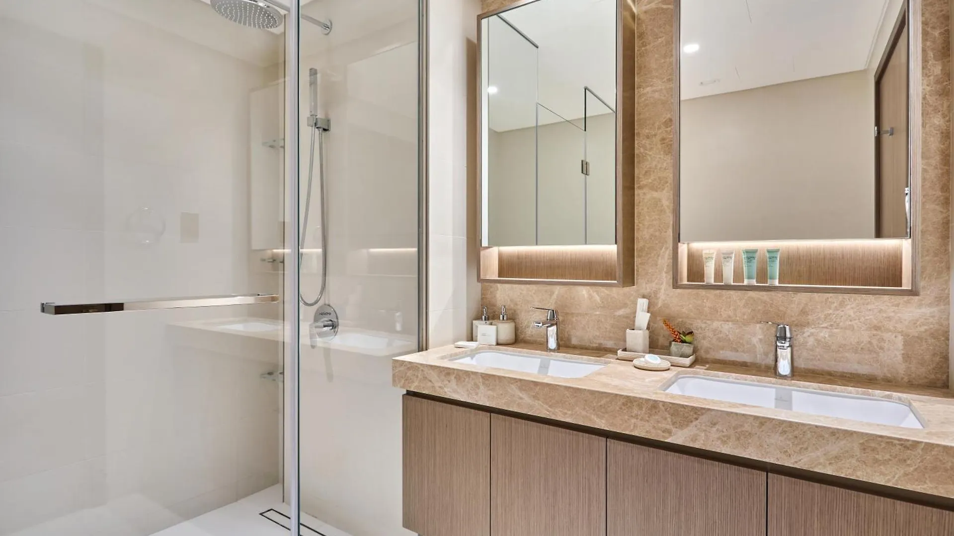 Luxury 2Br Apartment In Grand Bleu Tower At Emaar Beachfront - High Floor With Marina And City View, Private Beach Access By Stayfinity Dubai