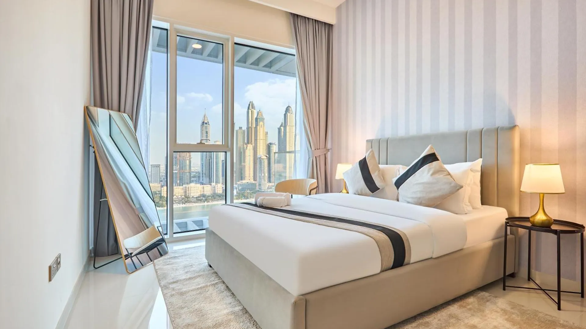 Luxury 2Br Apartment In Grand Bleu Tower At Emaar Beachfront - High Floor With Marina And City View, Private Beach Access By Stayfinity Dubai