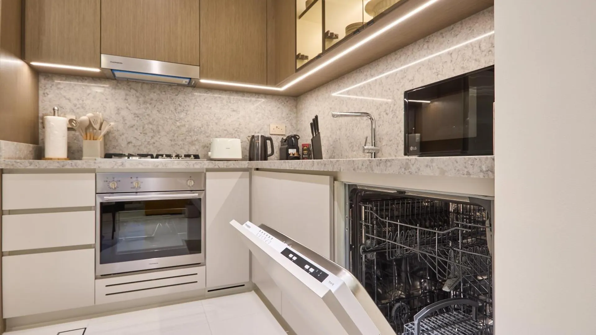 Luxury 2Br Apartment In Grand Bleu Tower At Emaar Beachfront - High Floor With Marina And City View, Private Beach Access By Stayfinity Dubai United Arab Emirates