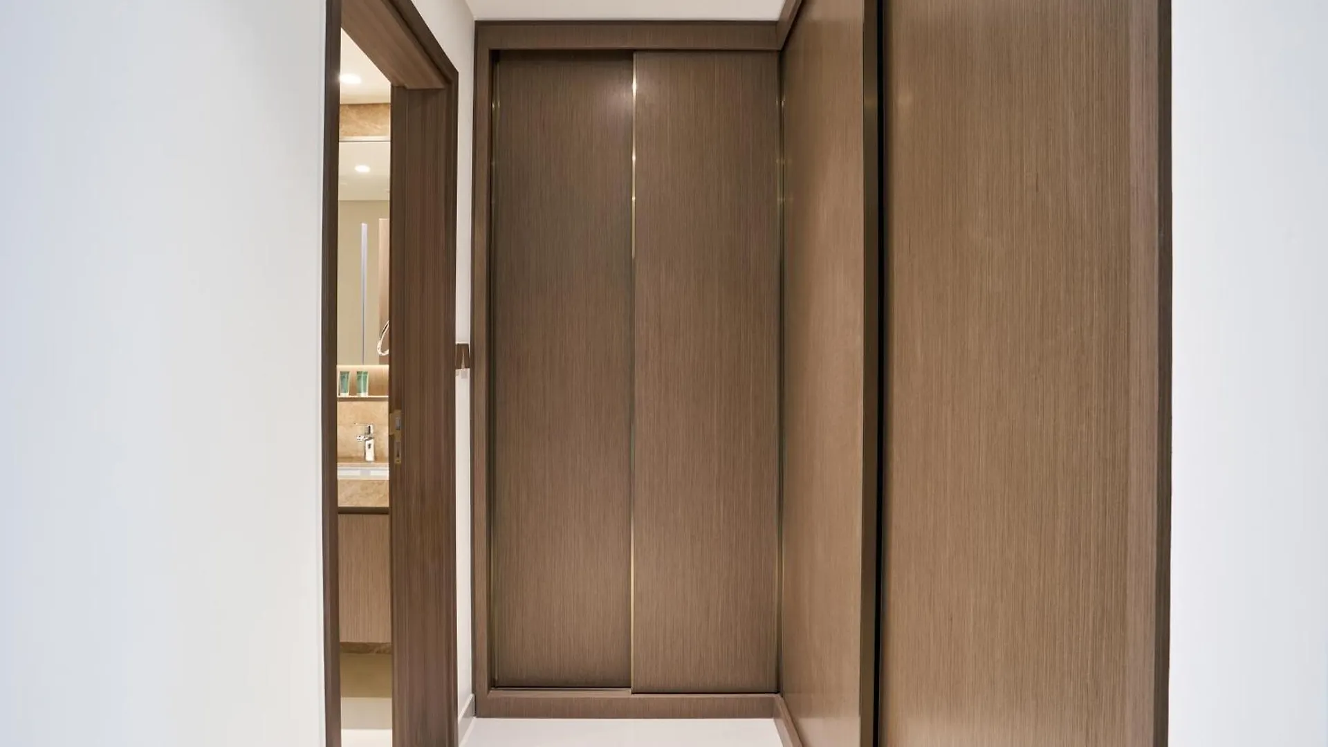 Luxury 2Br Apartment In Grand Bleu Tower At Emaar Beachfront - High Floor With Marina And City View, Private Beach Access By Stayfinity Dubai United Arab Emirates