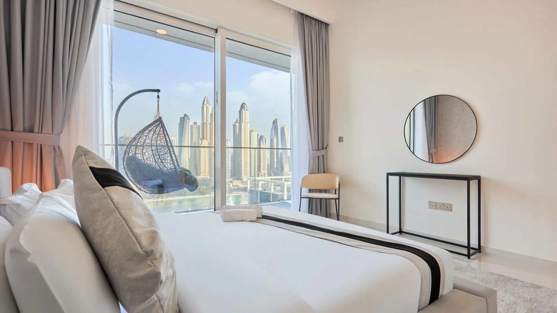 Luxury 2Br Apartment In Grand Bleu Tower At Emaar Beachfront - High Floor With Marina And City View, Private Beach Access By Stayfinity Dubai United Arab Emirates